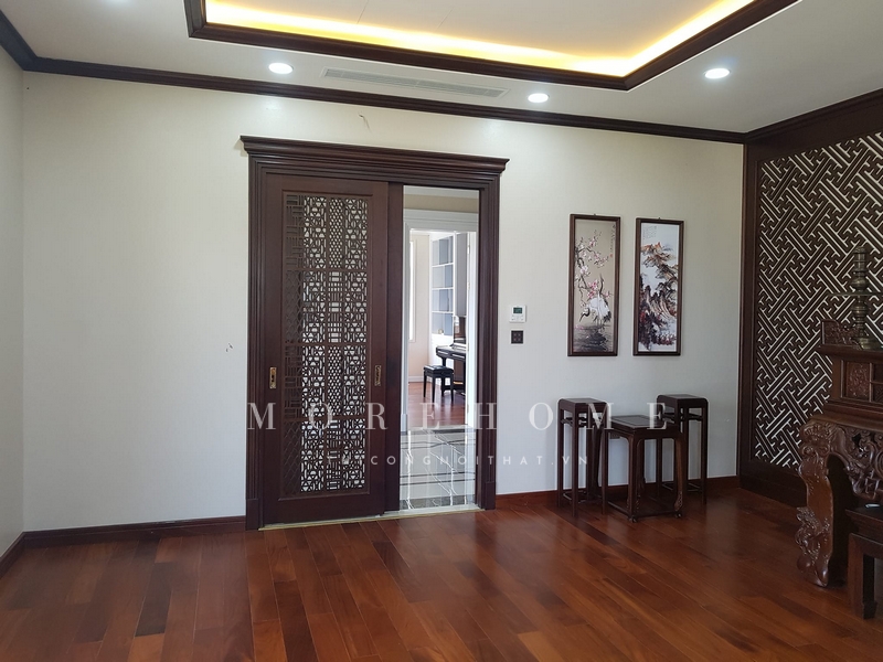 Việc thi công tranh canvas treo tường để tạo nên phong cảnh với khung gỗ sẽ giúp tăng thêm ý nghĩa phong thủy cho không gian.